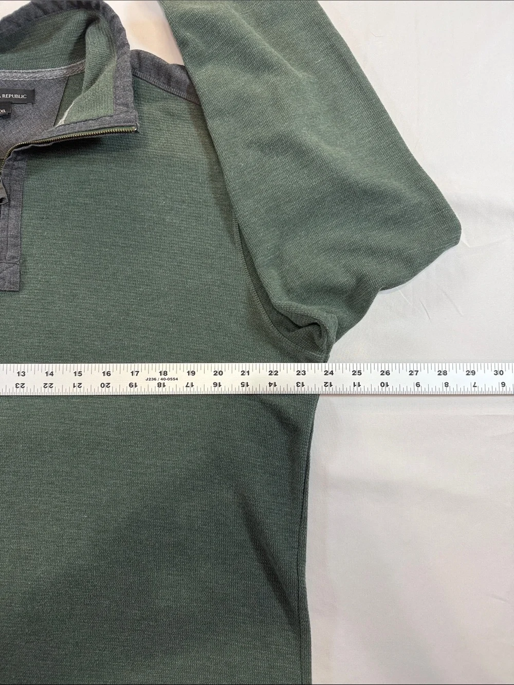 Banana Republic Green Quarter-Zip Pullover with Dark Trim XL